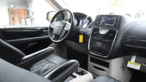 2015 CHRYSLER TOWN & COUNTRY L TOURING - - by dealer for sale in St. Albans, VT – photo 19