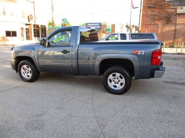2007 Chevy Silverado 1500 New Body Style Regular Cab (4WD) Low Miles! for sale in Dubuque, IA – photo 12