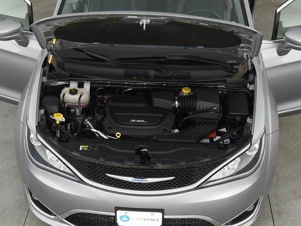 2018 Chrysler Pacifica Touring L Minivan 4D mini-van Silver - FINANCE for sale in Atlanta, GA – photo 4