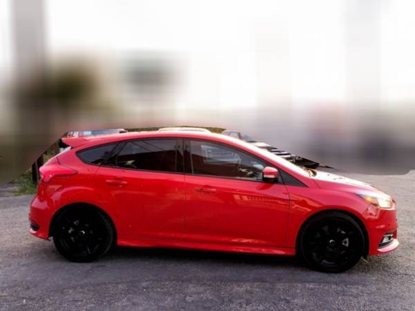 2017 FORD FOCUS ST HATCH (19k miles) *MANUAL TRANSMISSION* for sale in San Antonio, TX