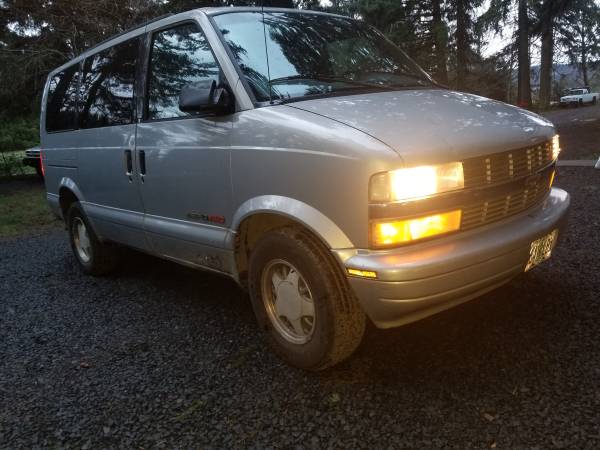 2000 Chevy Astro Van AWD cd , tow package, 8 pass, loaded! - cars & for sale in Saint Benedict, OR