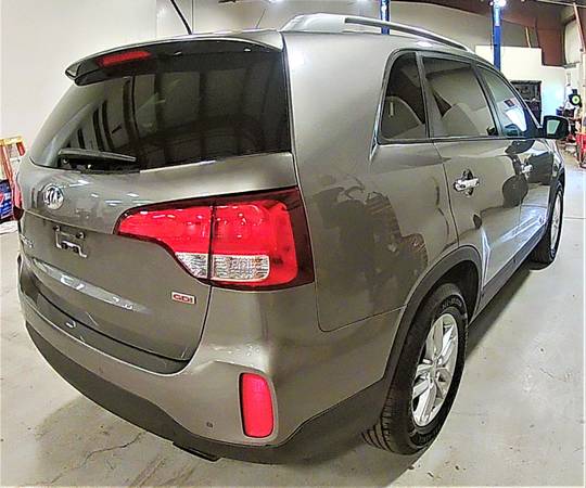 2014 Kia Sorento LX - - by dealer - vehicle automotive for sale in Rochester , NY – photo 5