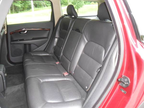 2008 Volvo XC70, New Tires, Excellent Condition, Clean History for sale in douglas, MA – photo 7