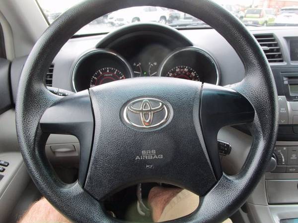 2012 Toyota Highlander Base - - by dealer - vehicle for sale in Sullivan, MO – photo 19