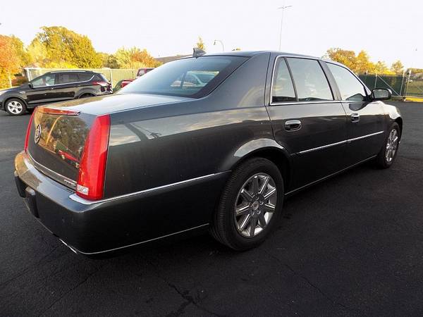 2011 CADILLAC DTS ~ SUPER CLEAN! ~ EZ FINANCING AVAILABLE! - cars &... for sale in Crystal, MN – photo 5