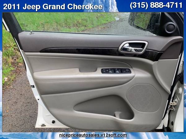 2011 Jeep Grand Cherokee 4WD 4dr Laredo for sale in new haven, NY – photo 5