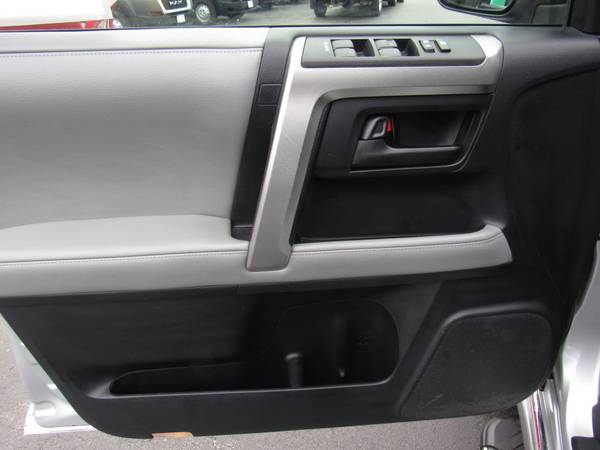 2011 Toyota 4Runner SR5 for sale in Cedarburg, WI – photo 9