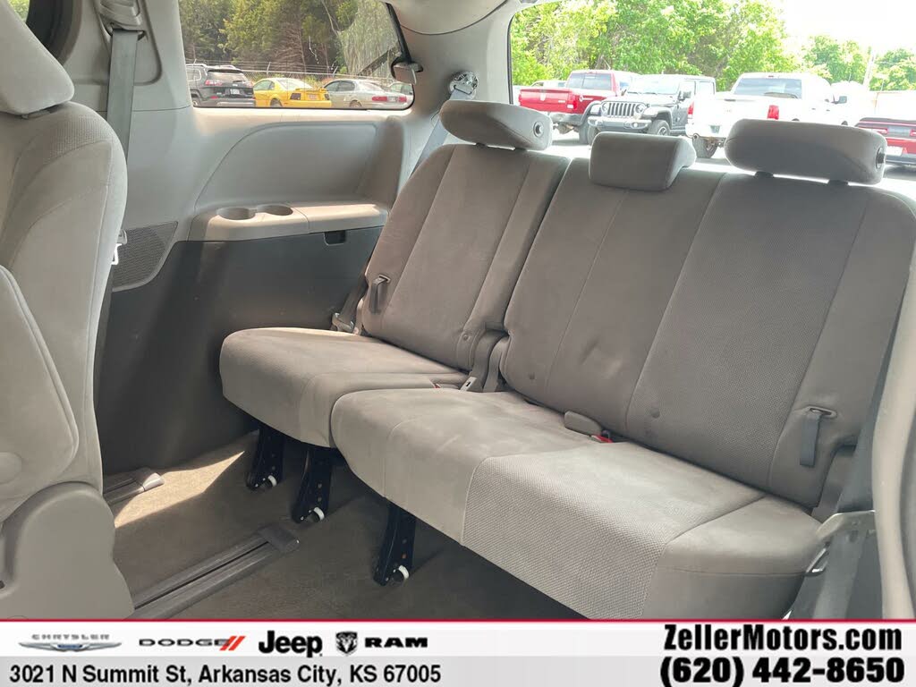 2017 Toyota Sienna L 7-Passenger FWD for sale in Arkansas City, KS – photo 12