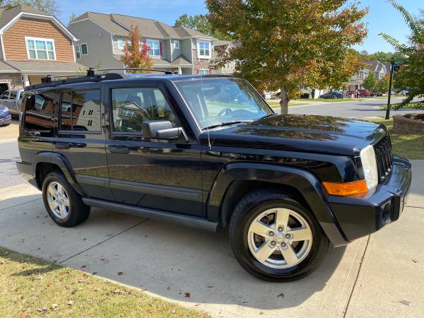 2006 jeep commander with v8 and 3rd row for sale for sale in Fort Mill, NC – photo 3
