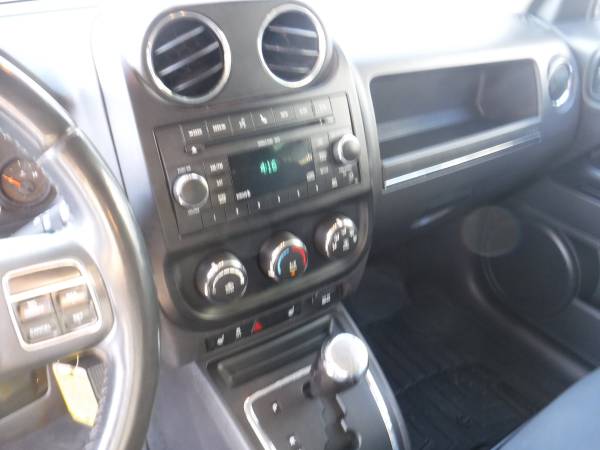 2011 JEEP PATRIOT 4X4 Latitude - - by dealer - vehicle for sale in Loves Park, IL – photo 12