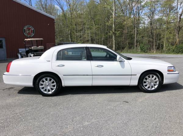 2009 Lincoln Town Car 4dr Sedan Signature Limited - cars & for sale in Johnstown , PA – photo 2
