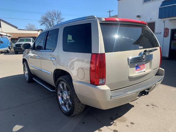 ★★★ 2008 Cadillac Escalade AWD / 3rd Row / Captain's Chairs! ★★★ -... for sale in Grand Forks, ND – photo 8