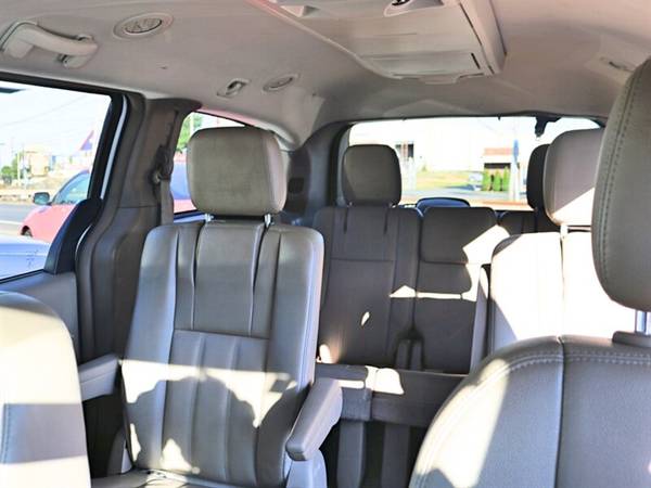 2014 Chrysler Town & Country Touring - Back Up Camera - 7 Seats - DVD for sale in Salem, MA – photo 14