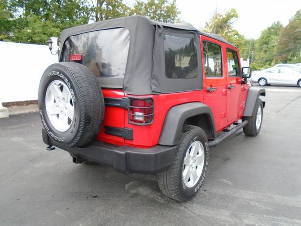 2011 JEEP WRANGLER UNLIMITED 4-DOOR SPORT 4X4 FUN IN THE SUN! - cars for sale in Barre, VT – photo 8
