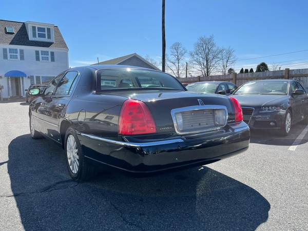 2003 LINCOLN TOWN CAR SIGNATURE - - by dealer for sale in Hyannis, MA – photo 8