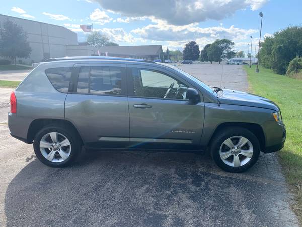 2011 Jeep Compass Sport 4x4 MANUAL 2 OWNERS NO ACCIDENTS for sale in Grand Blanc, MI – photo 4