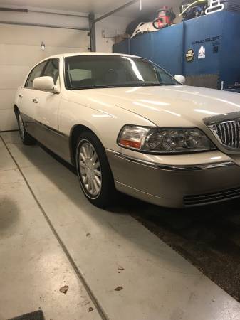 2003 Lincoln Town Car Signature Signature series 49k miles 1 owner for sale in Derby, OK – photo 2