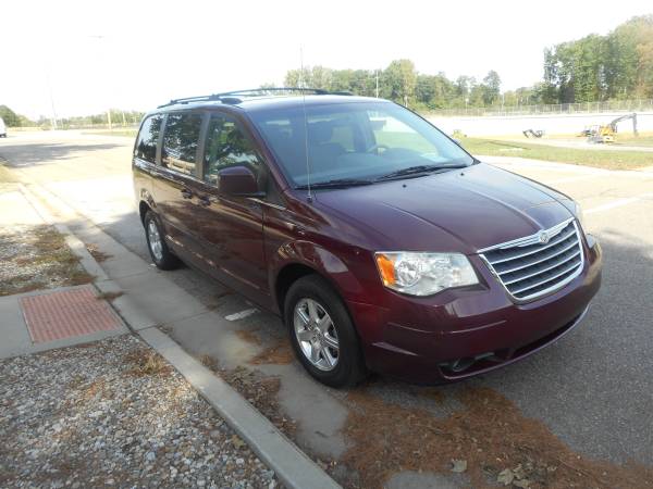 2008 Chry Town & Country Touring Clean for sale in Mishawaka, IN – photo 2