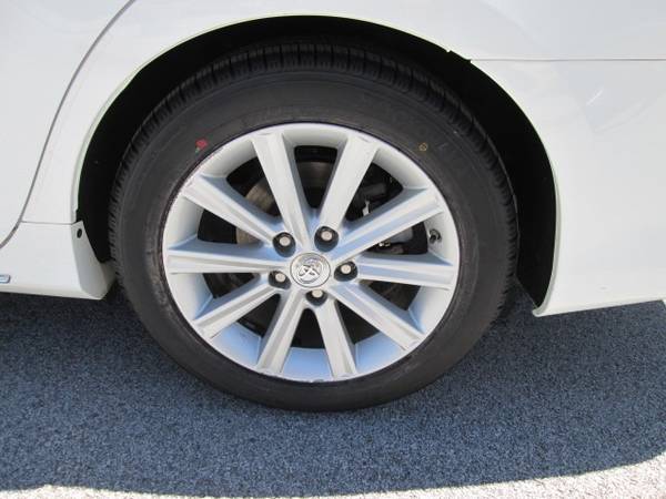 2012 Toyota Camry XLE sedan Super White - - by dealer for sale in Fayetteville, AR – photo 8