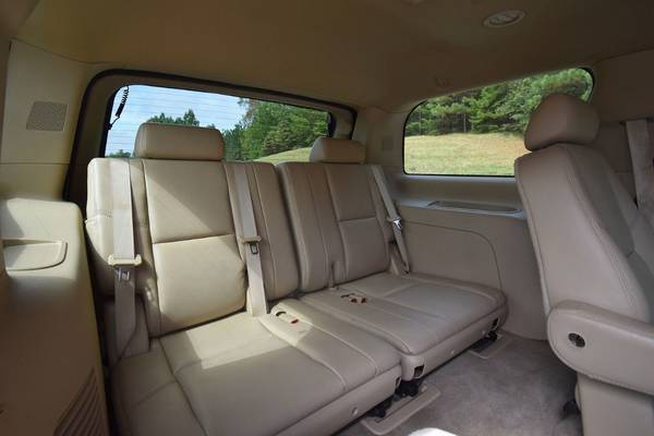 Loaded low mileage 2010 Cadillac Escalade Premium, 3rd row ~ We financ for sale in Gardendale, AL – photo 7
