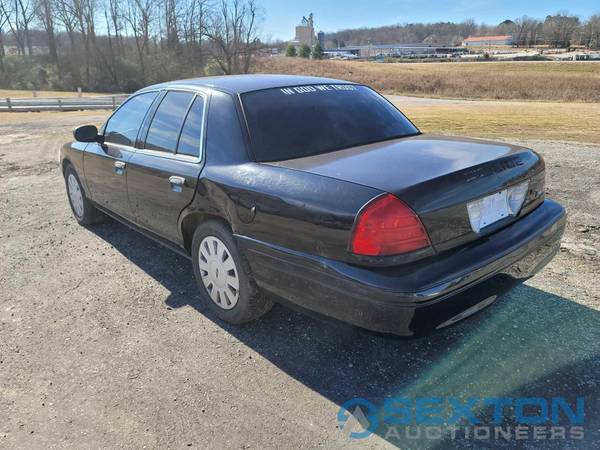 2011 Ford Crown Victoria - - by dealer - vehicle for sale in Thayer, MO – photo 4