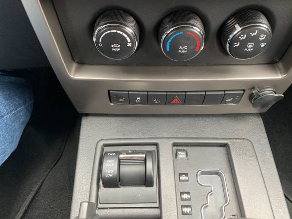 2012 JEEP LIBERTY SPORT LATITUDE 4X4 68k miles fully loaded leather... for sale in Detroit, MI – photo 20