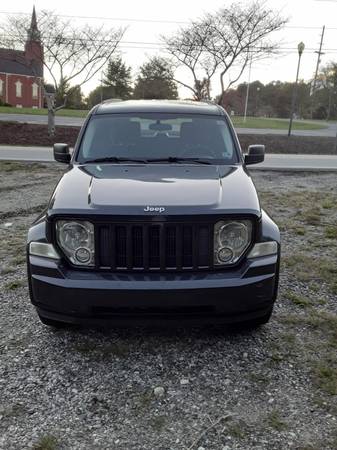 2010 jeep liberty 4x4 152, 000 - - by dealer - vehicle for sale in Winston Salem, NC – photo 2