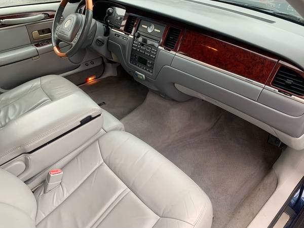 2004 LINCOLN TOWN CAR ULTIMATE - - by dealer for sale in West Haven, CT – photo 4